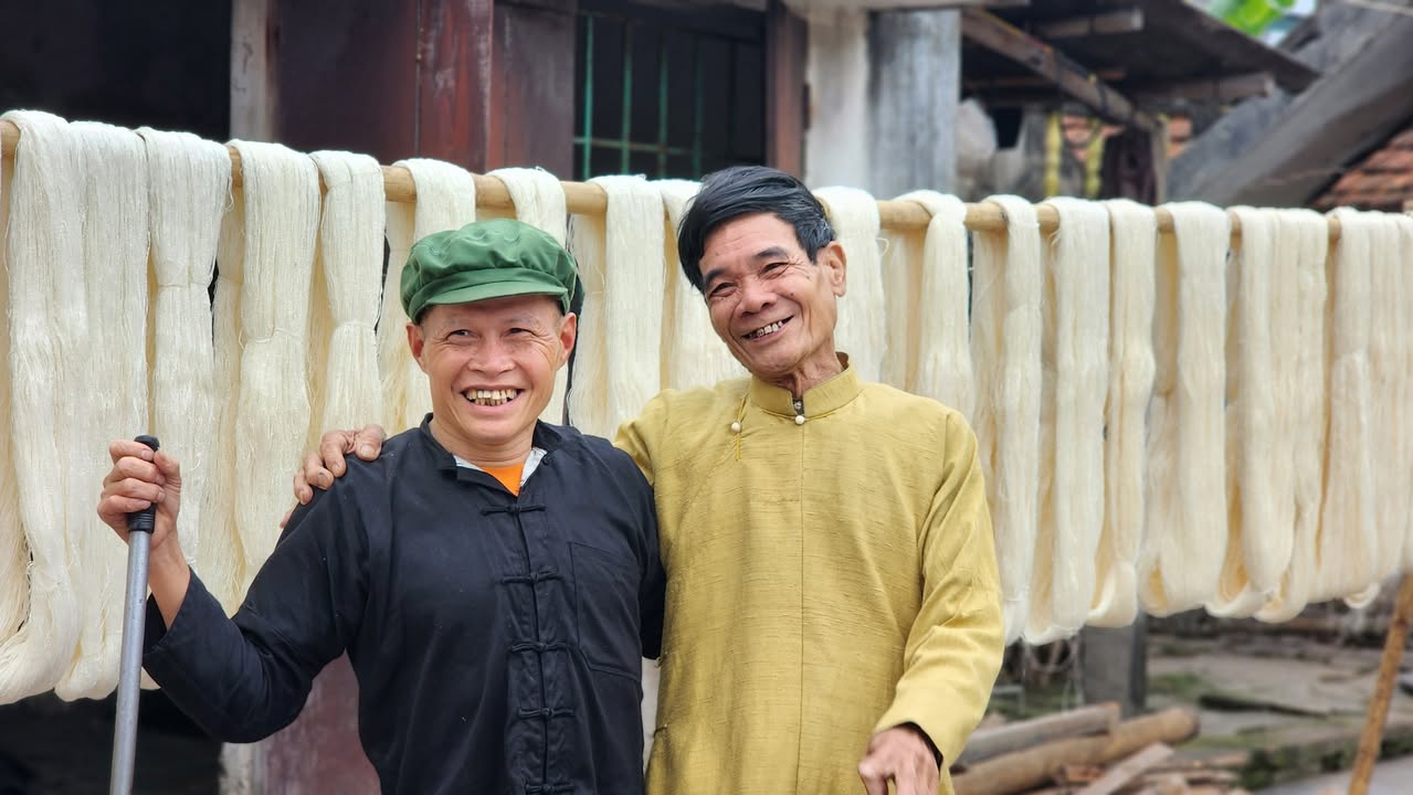 Tiếng đàn Tính và Hành trình chuyển đổi số _ Bạn học được gì từ nghệ nhân Vàng A Ưởng?