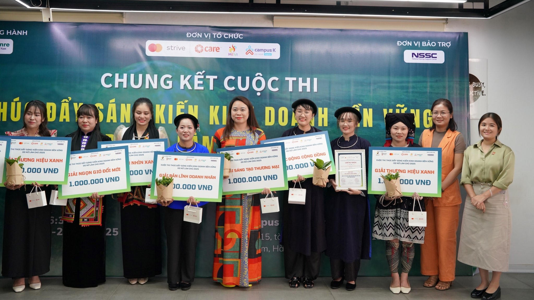 Tạo ra làn gió mới trên quê hương với chuyển đổi số – Bài học kiên trì từ chị Lèo Thị Thúy