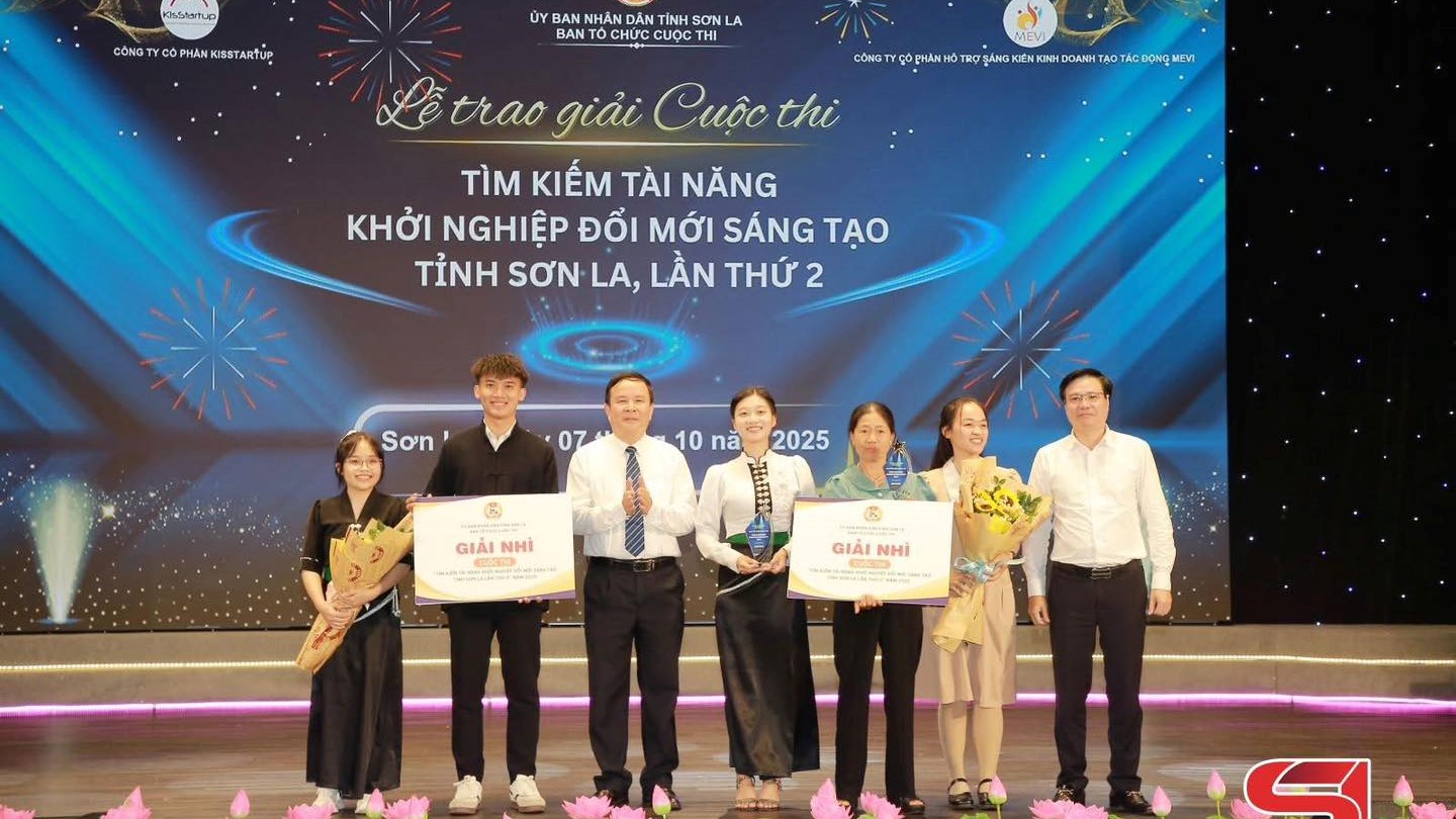 Nhiều vai trò trong cùng một bạn trẻ – Lò Văn Vinh sinh viên khởi nghiệp số