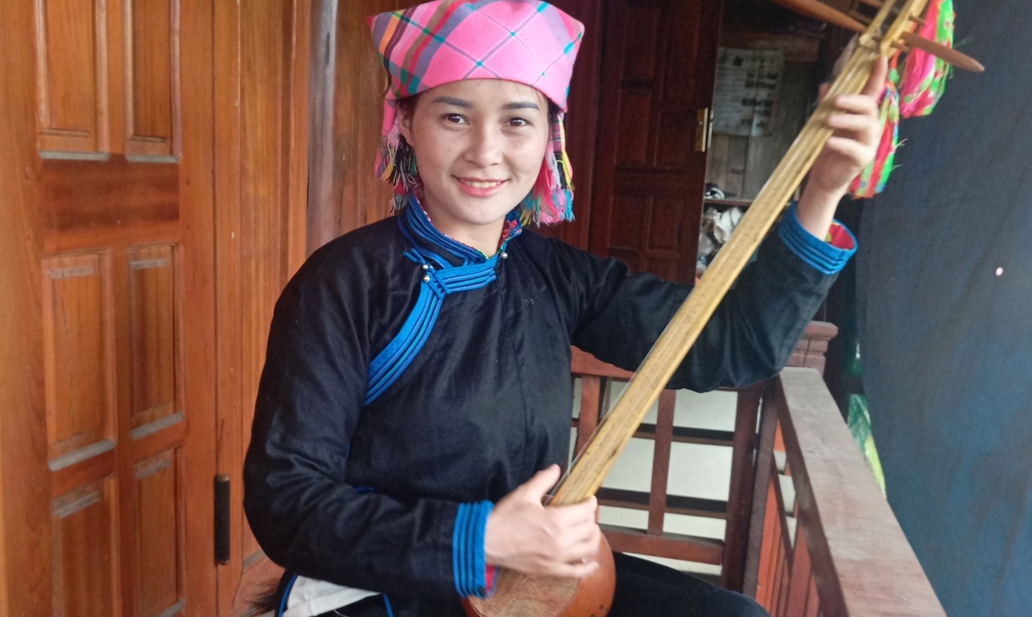 Chị Vàng Thị Mai và nghệ nhân Vàng A Ương: Từ fanpage cá nhân đến chuyển đổi số cộng đồng