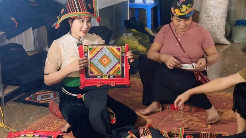 Gương mặt “hot” của bản làng: Nội dung truyền thông đi trước, bán hàng theo&nbsp;sau